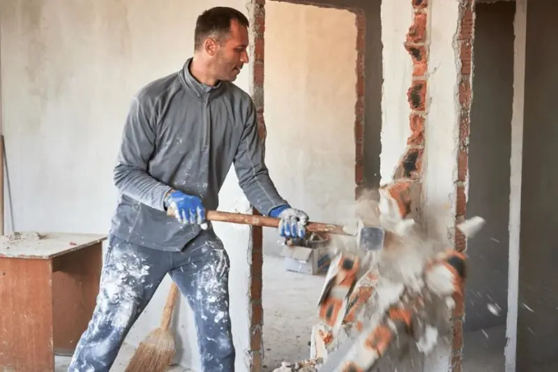Demolare manuală perete în Berceni.