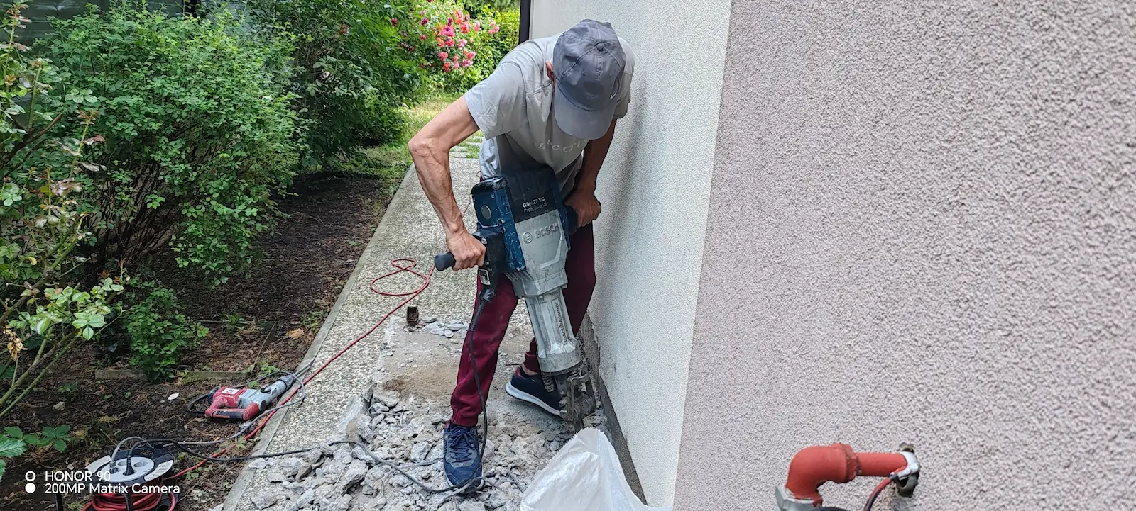 evacuare moloz în container după demolare